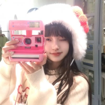 三个带面纱的女子